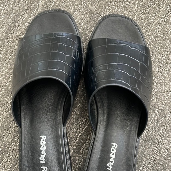 Dirty Laundry Platform Sandals - Picture 4 of 5